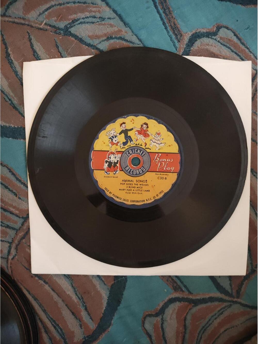 Vintage kids Cricket record- animal sounds/trip to circus 78